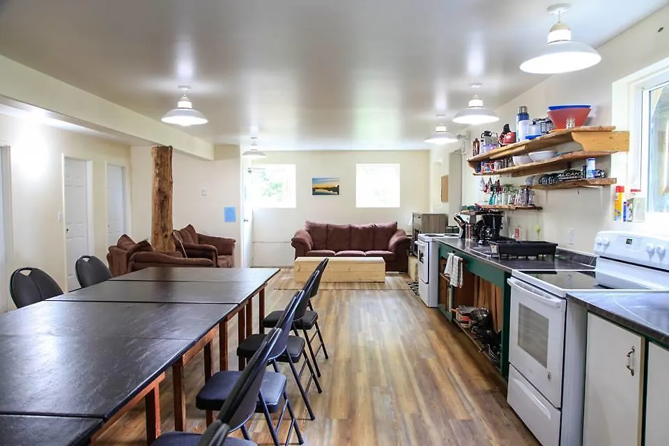 C&N Backpackers - Ucluelet-1